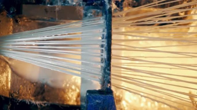 玻璃纤维细绳覆盖胶水的工业机制
