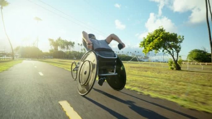 残疾人轮椅残奥会运动员在轮椅竞赛椅外锻炼健康的生活方式