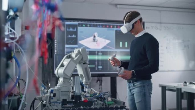 在大学里做他的项目时，VR谷歌上的男学生举起和移动仿生手wit控制器。计算机科学与教育理念