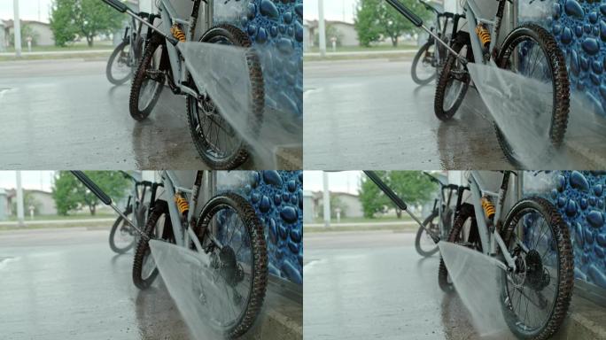 超级SLO MO用高压清洗机从山地自行车上洗泥