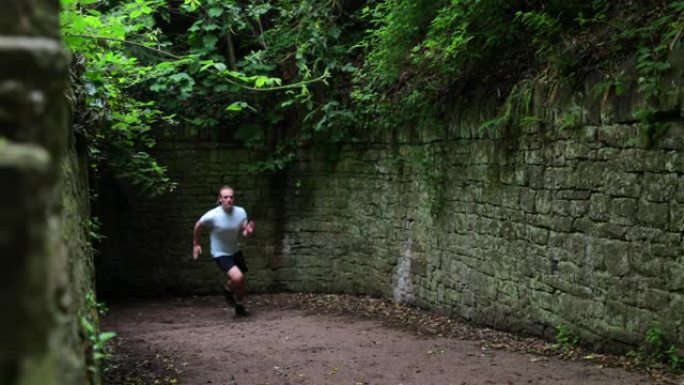 将自己推向极限外国人跑步锻炼身体有氧运动