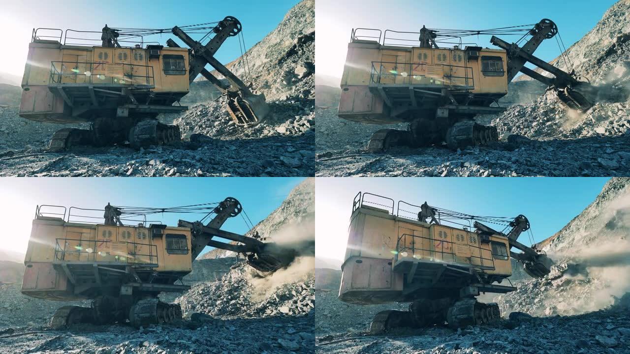 卡车在矿坑中挖掘矿石