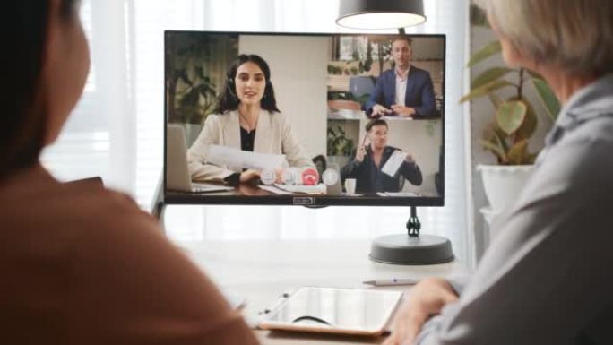 会议室电视屏幕上的在线会议视频通话中的员工多样化
