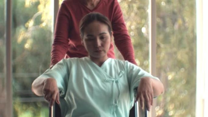 事故和残疾推轮椅医院病人视频素材
