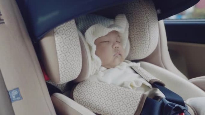 带汽车座椅的新生儿安全。