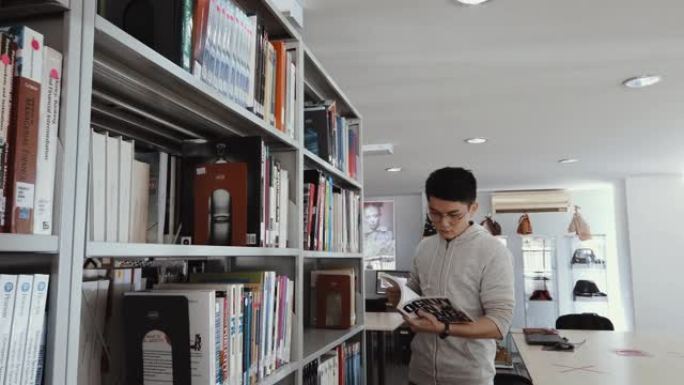 亚洲大学生在图书馆读书找书