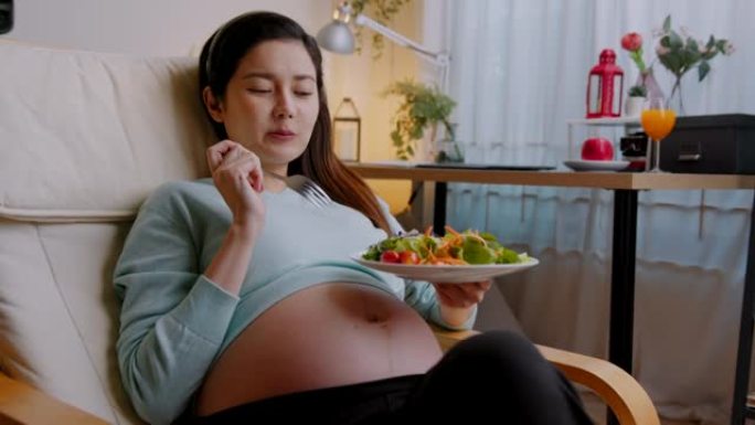 快乐健康孕妇在家吃健康食品