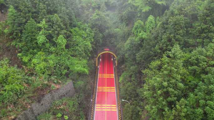 俯瞰网红隧道车流  神仙岭隧道