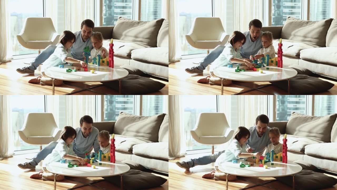 慈爱的爸爸和可爱的小孩玩木砖