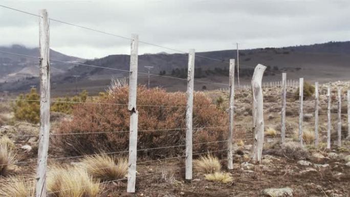 南美阿根廷巴塔哥尼亚的农场围栏。