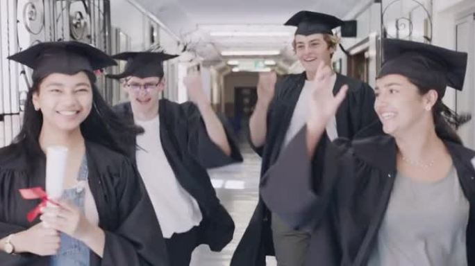 毕业当天，一群青少年在高中的大厅里奔跑的4k视频片段