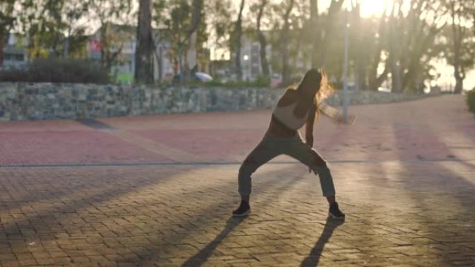 在迈阿密市跳舞的女人，嘻哈街头舞者的表演和健身身体运动来锻炼音乐。健康的舞蹈运动员，伸展运动比赛和开