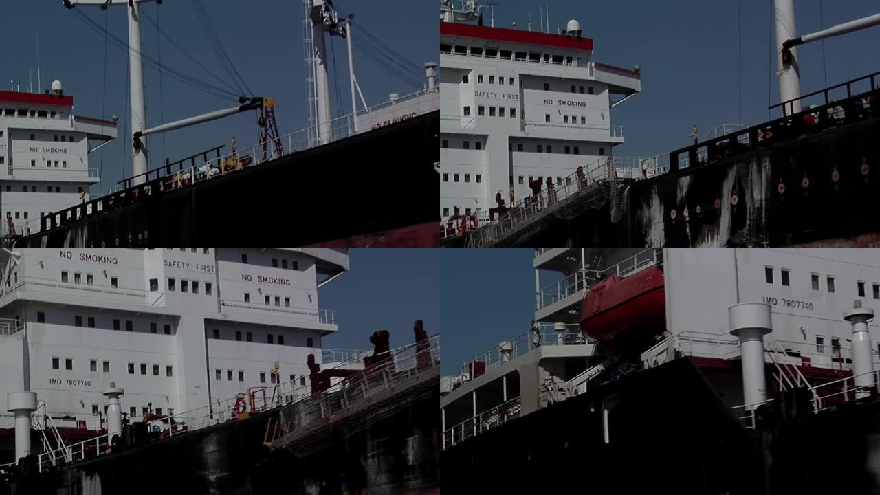 散货船停泊在阿根廷圣达菲的商业港口。