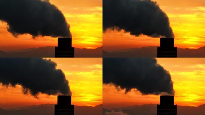 日落时冒烟的燃煤电厂高管的鸟瞰图