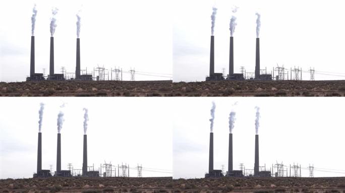 在美国亚利桑那州的页面上，从热煤发电厂的烟囱塔中抽出烟雾