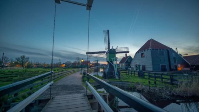 Zaanse Schans的传统荷兰建筑和风车-跟踪镜头