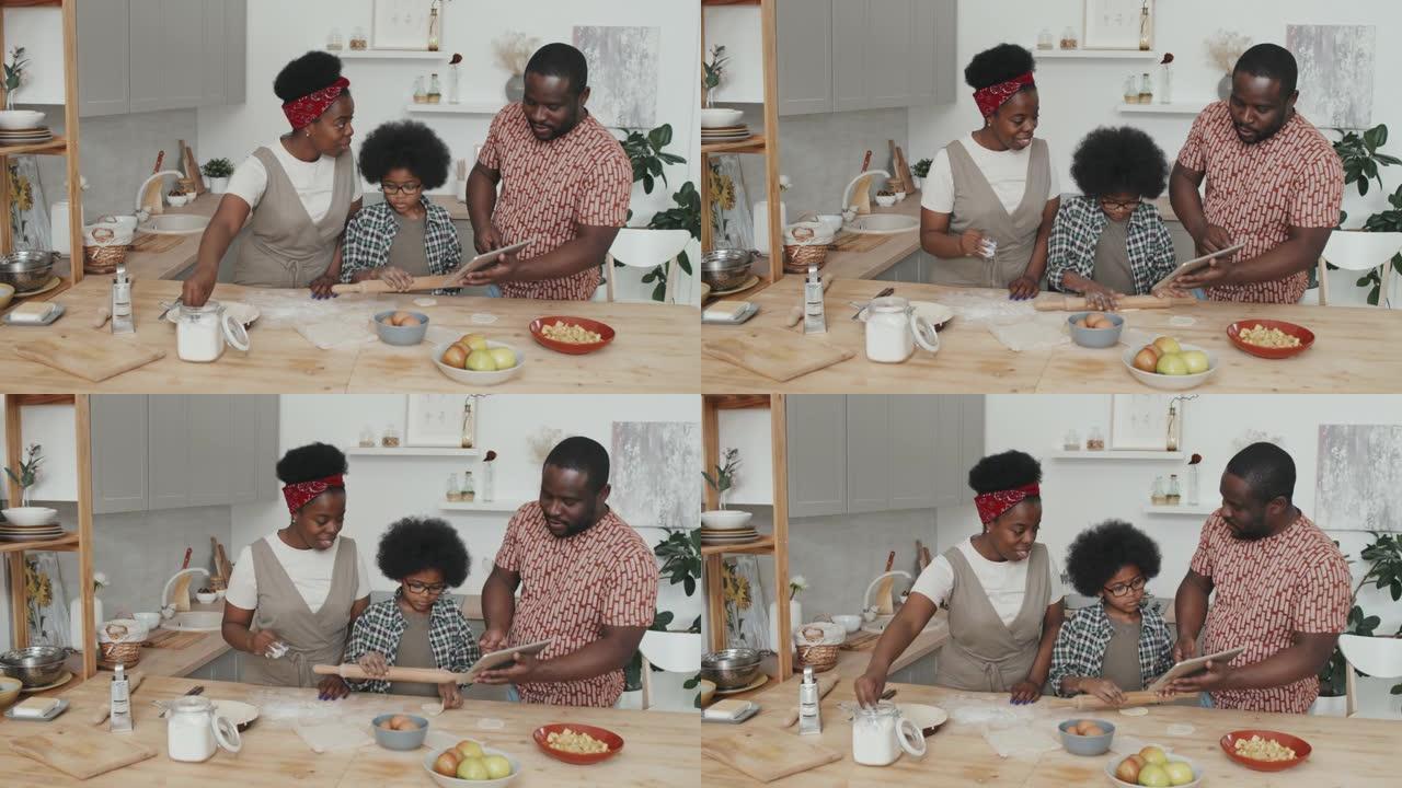 非裔美国人三口之家一起做饭