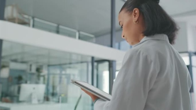 一名年轻女医生在工作中使用数字平板电脑的4k视频片段
