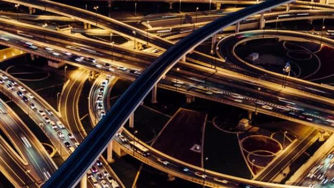 过桥、地铁和城市交通的T/L TD高角度视图，黄昏到夜晚的过渡/迪拜，阿联酋