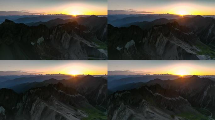 太阳从四川西部的山顶冒出来