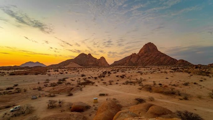 WS延时日落在Spitzkoppe峰和沙漠，纳米比亚，非洲