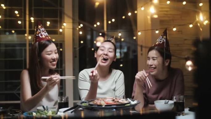 一群朋友一起吃饭姐妹聚会闺蜜聚餐视频素材