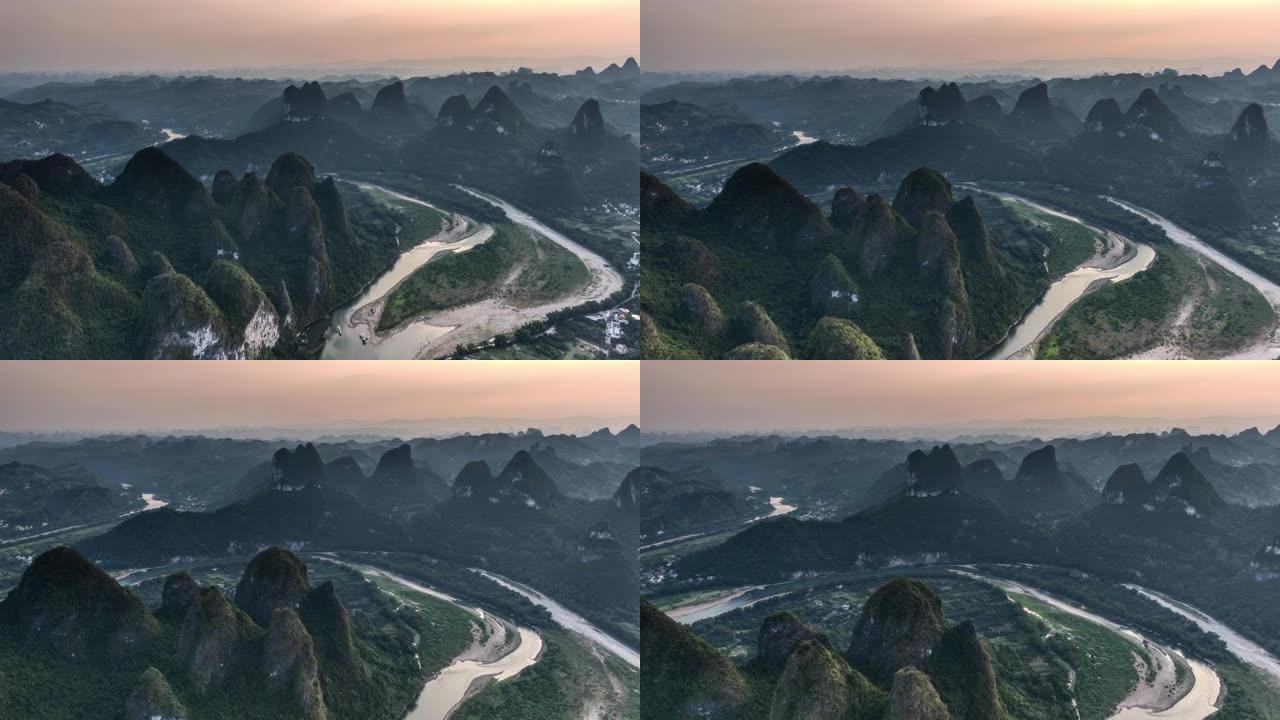 弱光下桂林山水的航拍照片