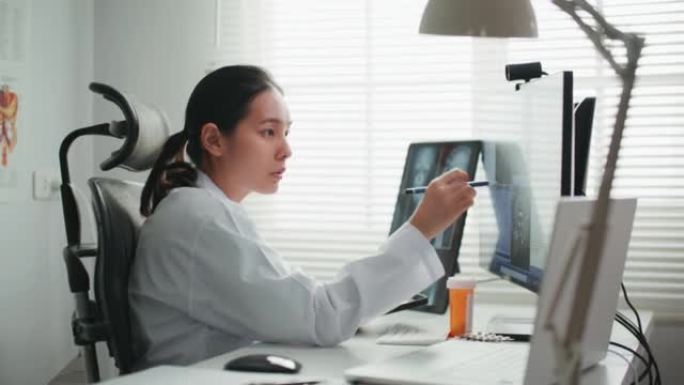 女医生看上去担心数字平板电脑上的x射线图像，检查体检结果