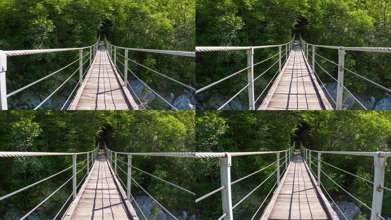 绿松石山河上的POV桥