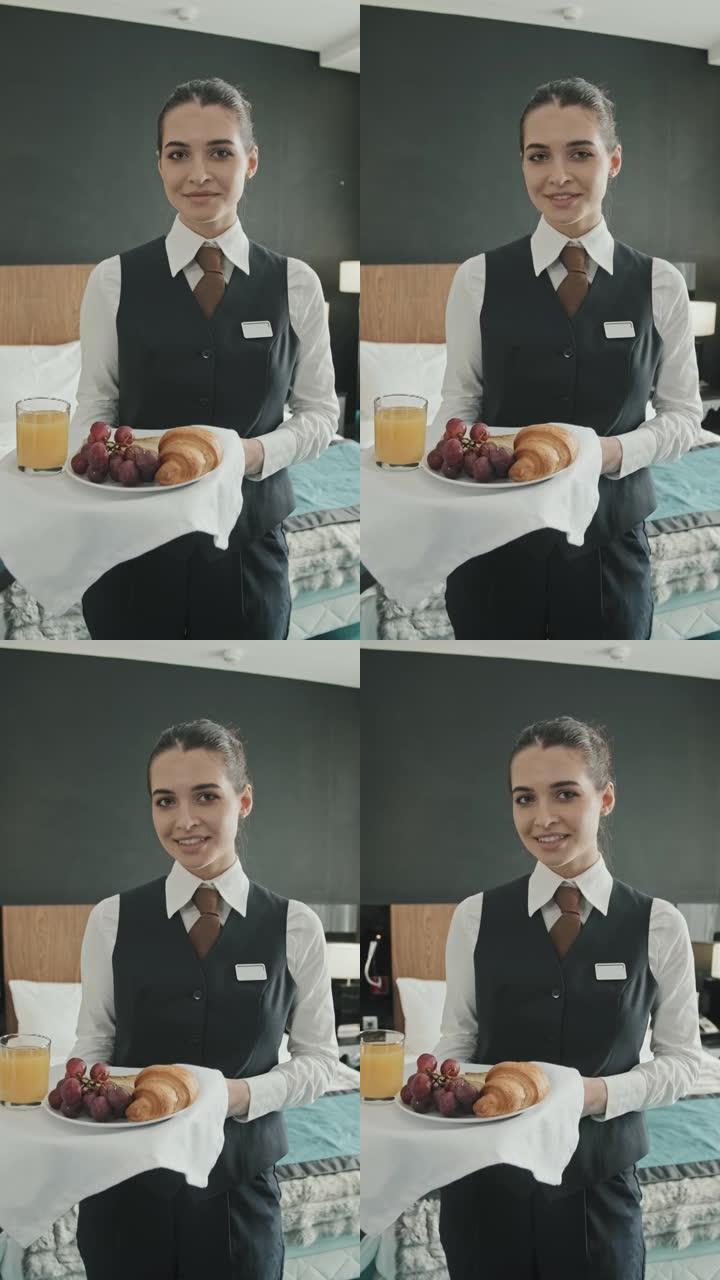 酒店房间里有早餐的漂亮女服务员