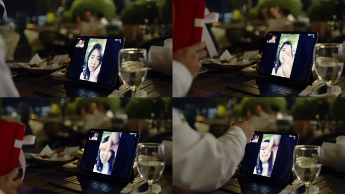 情人节快乐的情侣网上约会。