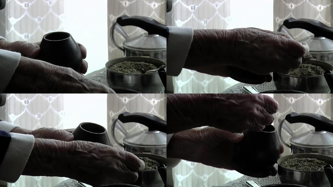 阿根廷布宜诺斯艾利斯，老妇人在家里准备传统的Yerba伴侣输液。特写。