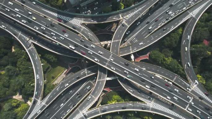 繁忙道路交叉口鸟瞰图