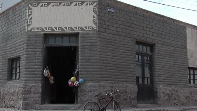 阿根廷胡胡伊省的一个小村庄Humahuaca的老店。
