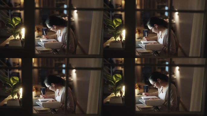 亚洲美女在家使用笔记本电脑在线学习