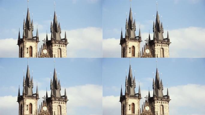 泰恩 (Tyn) 之前的圣母教堂的尖塔和塔楼，哥特式教堂和捷克共和国 “一百个尖塔之城” 布拉格老城