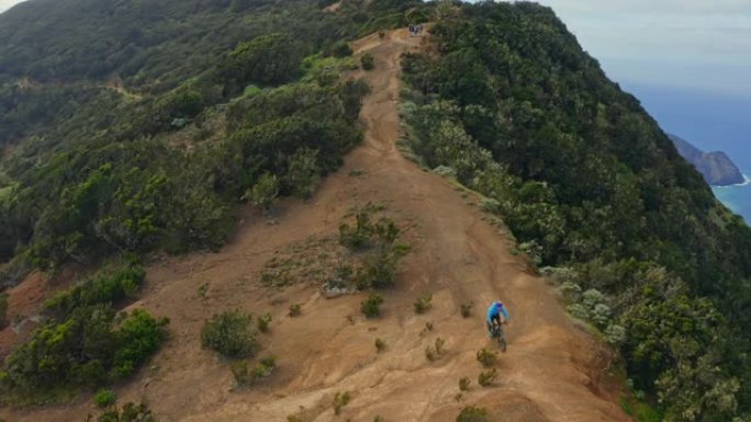 西班牙加那利群岛登山自行车上的人