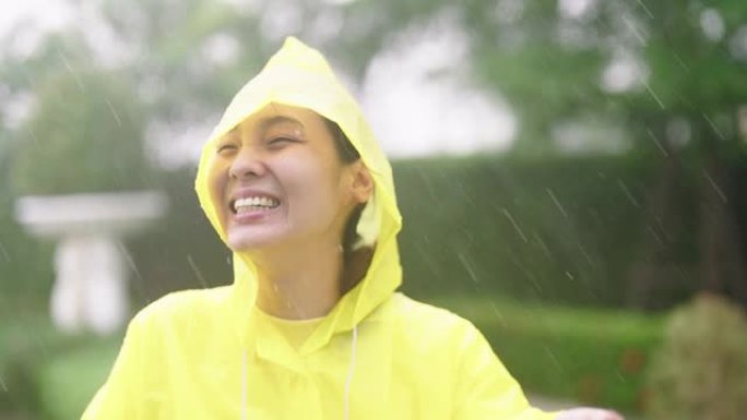 享受雨的女人享受雨的女人下雨