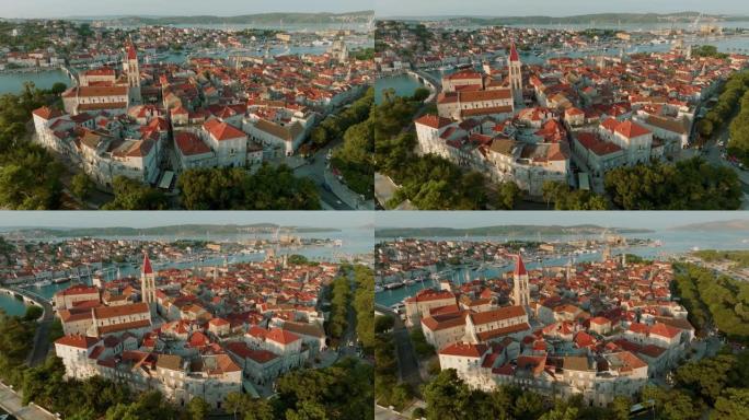 在亚得里亚海-克罗地亚特罗吉尔的威尼斯宏伟城市的空中拍摄。带有橙色瓷砖屋顶的老城Trogir的早晨照