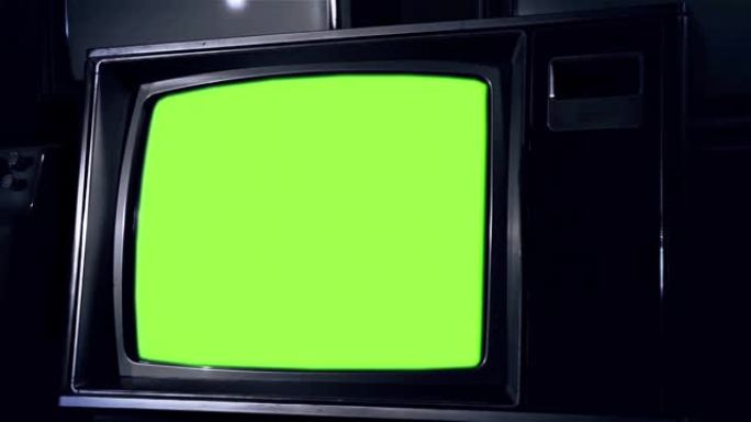 绿屏旧电视机。特写。缩小。4k分辨率。