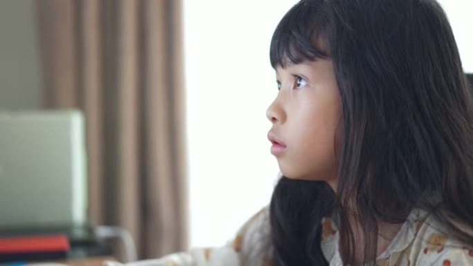 亚洲小女孩在家在线辅导在线学习