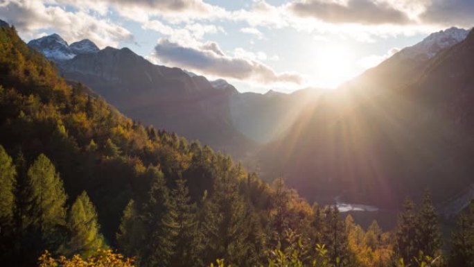 高山山峰环绕的山谷湖的天桥拍摄