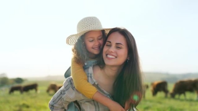 母亲，农场里的孩子，在乡下拥抱和结合，一起耕种，妈妈背着孩子在大自然中充满乐趣。快乐，女人和女孩，农