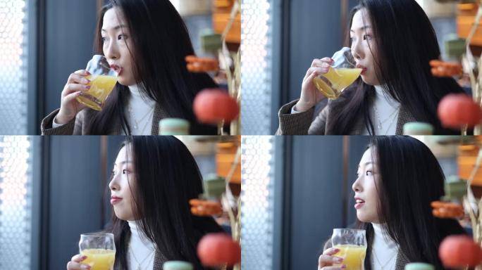 年轻女性喝一杯橙汁