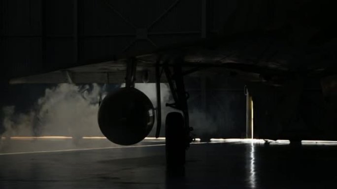 飞机库的达索幻影III战斗机。
