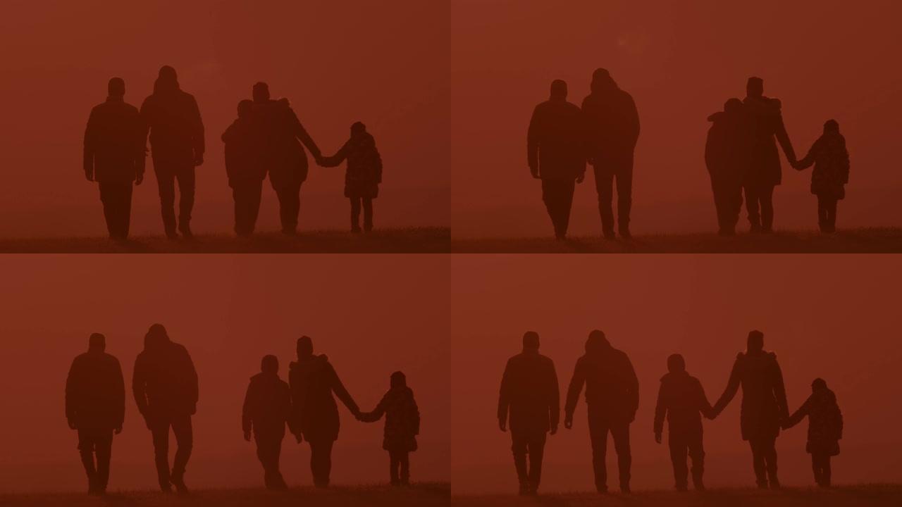 SLO MO LS带着三个孩子的家庭在黄昏时走在山上