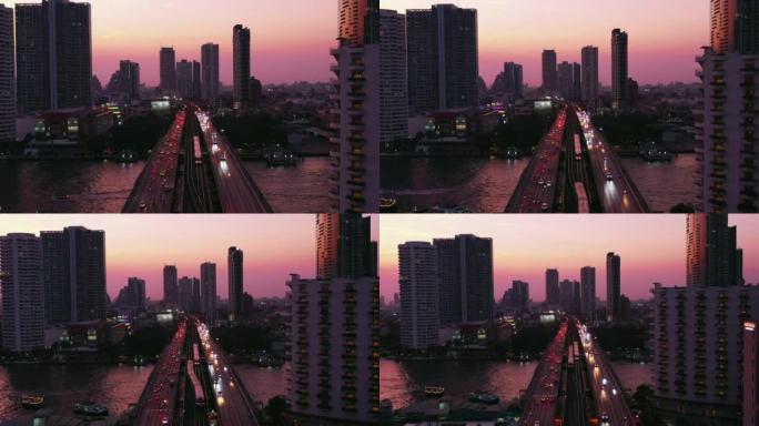 鸟瞰图曼谷桥上高速公路上的交通车灯