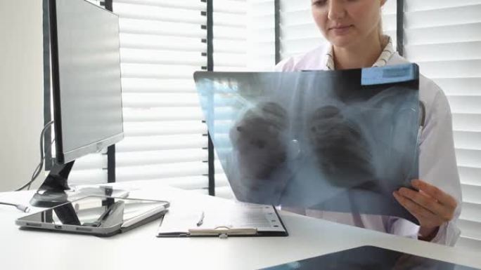 医生检查和观察MRI肺部x线图像