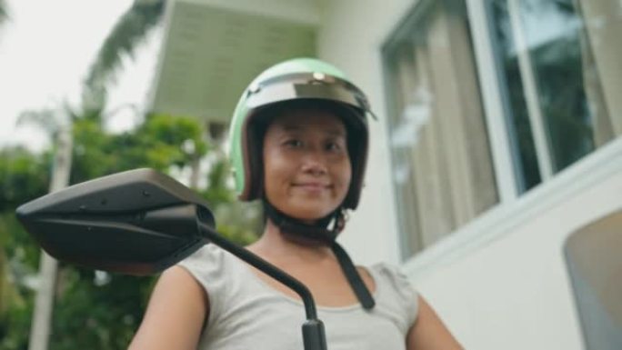 戴头盔的亚洲女性肖像