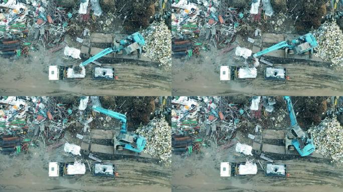 垃圾金属在废品场卸载的俯视图